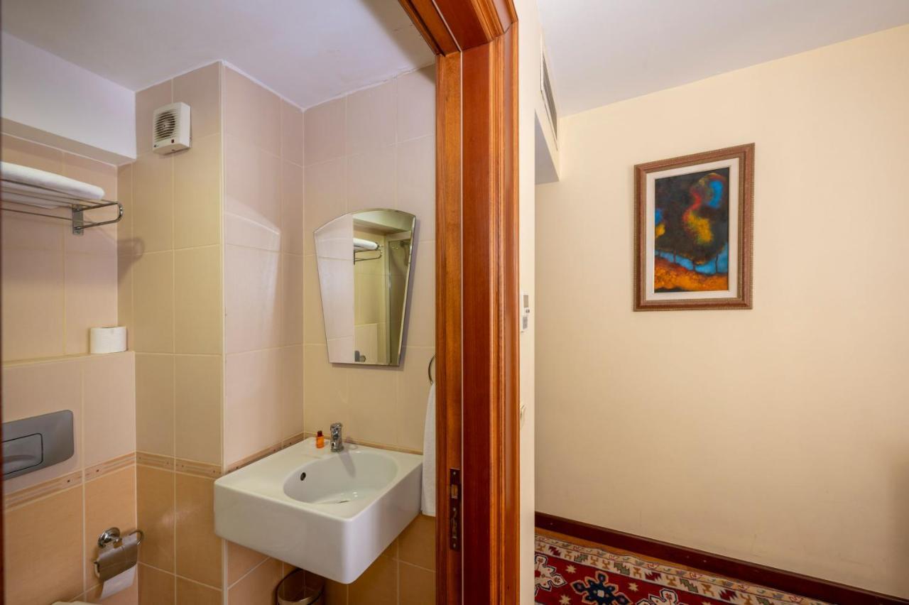 Hotel Erdal อิสตันบูล ภายนอก รูปภาพ
